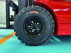 Pneus pleins anti-crevaison du chariot élévateur électrique 3 tonnes